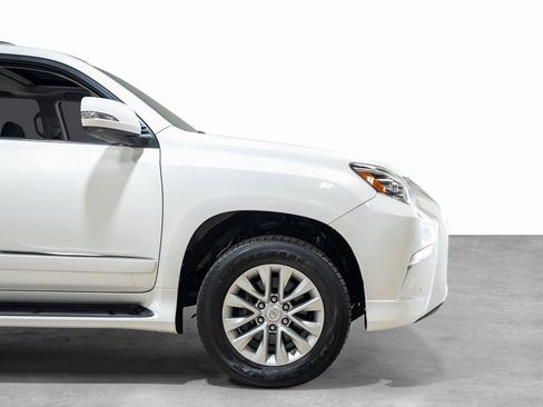 Used 2017 Lexus GX 460 Premium w/ Premium Package image 19