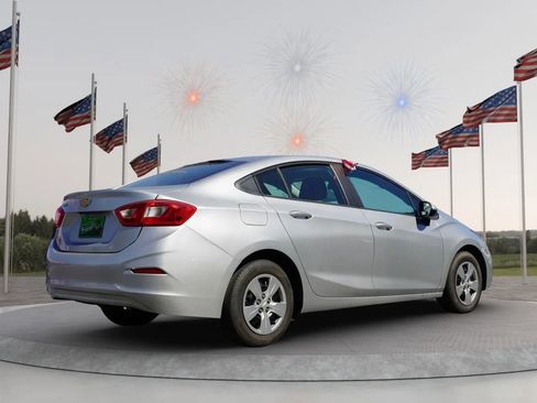 Used 2017 Chevrolet Cruze LS image 5