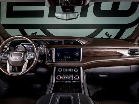 Used 2021 GMC Yukon XL Denali w/ Denali Ultimate Package image 2