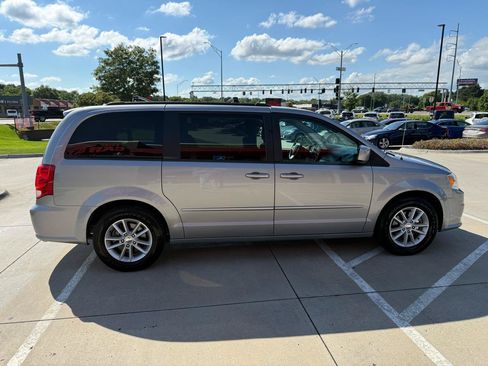 Used 2018 Dodge Grand Caravan SXT FWD image 5