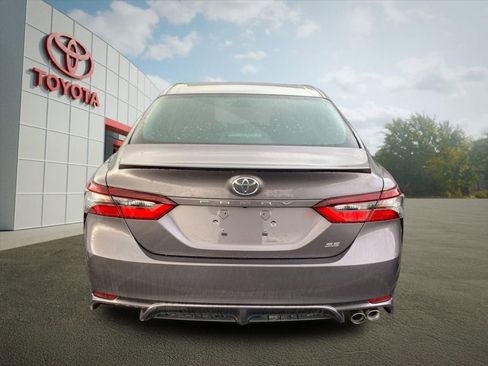 Used 2024 Toyota Camry SE FWD image 3