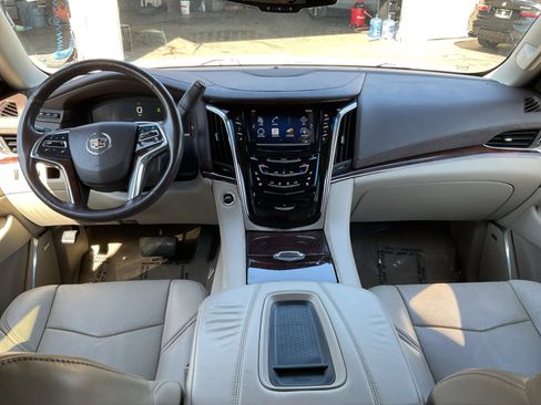 Used 2015 Cadillac Escalade Luxury image 18