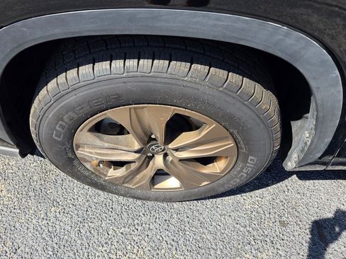 Used 2022 Toyota Highlander Bronze Edition image 20