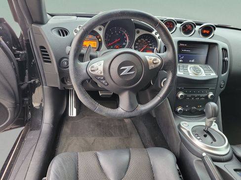 Used 2016 Nissan 370Z Touring RWD image 6