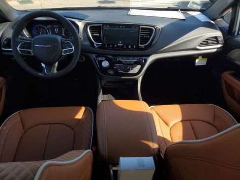 New 2026 Chrysler Pacifica Pinnacle image 15