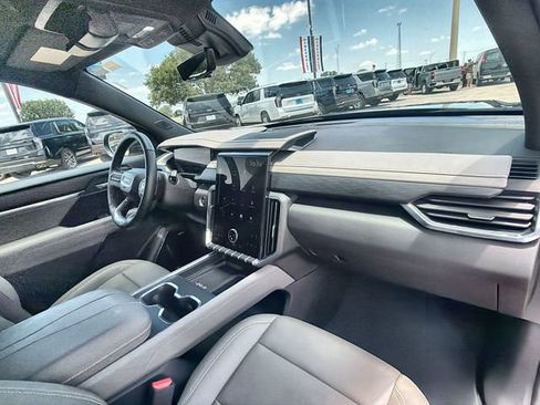 Certified 2026 GMC Acadia Elevation w/ Elevation Premium Package FWD image 28