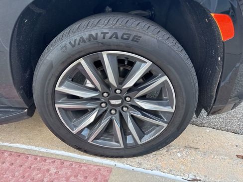 Used 2023 Cadillac Escalade ESV Sport AWD/4WD image 6