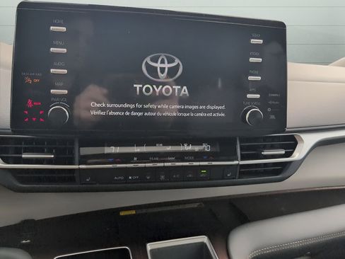 Used 2024 Toyota Sienna XLE w/ XLE Plus Package AWD/4WD image 11