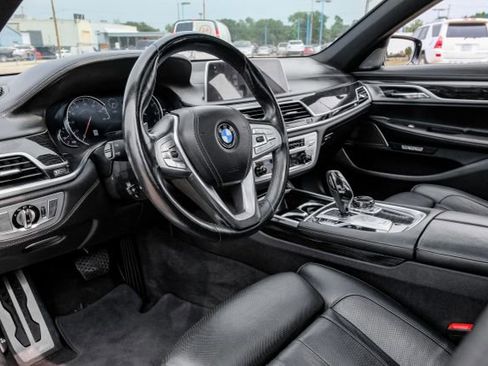 Used 2018 BMW 740i image 3