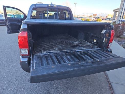 Used 2016 Toyota Tacoma TRD Off-Road image 24