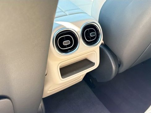 Used 2025 Mercedes-Benz GLC 300 4MATIC image 28