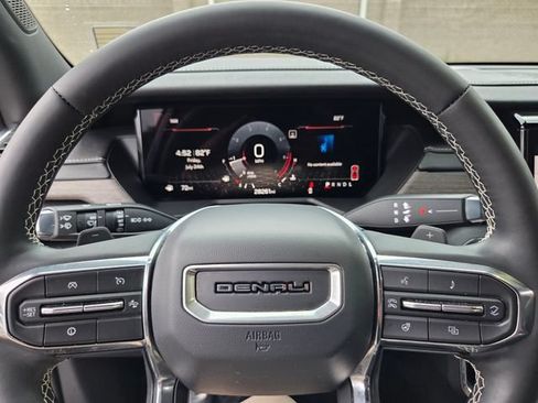 Used 2025 GMC Acadia Denali FWD image 23