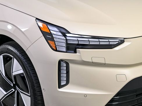 Used 2025 Volvo EX90 Ultra image 42