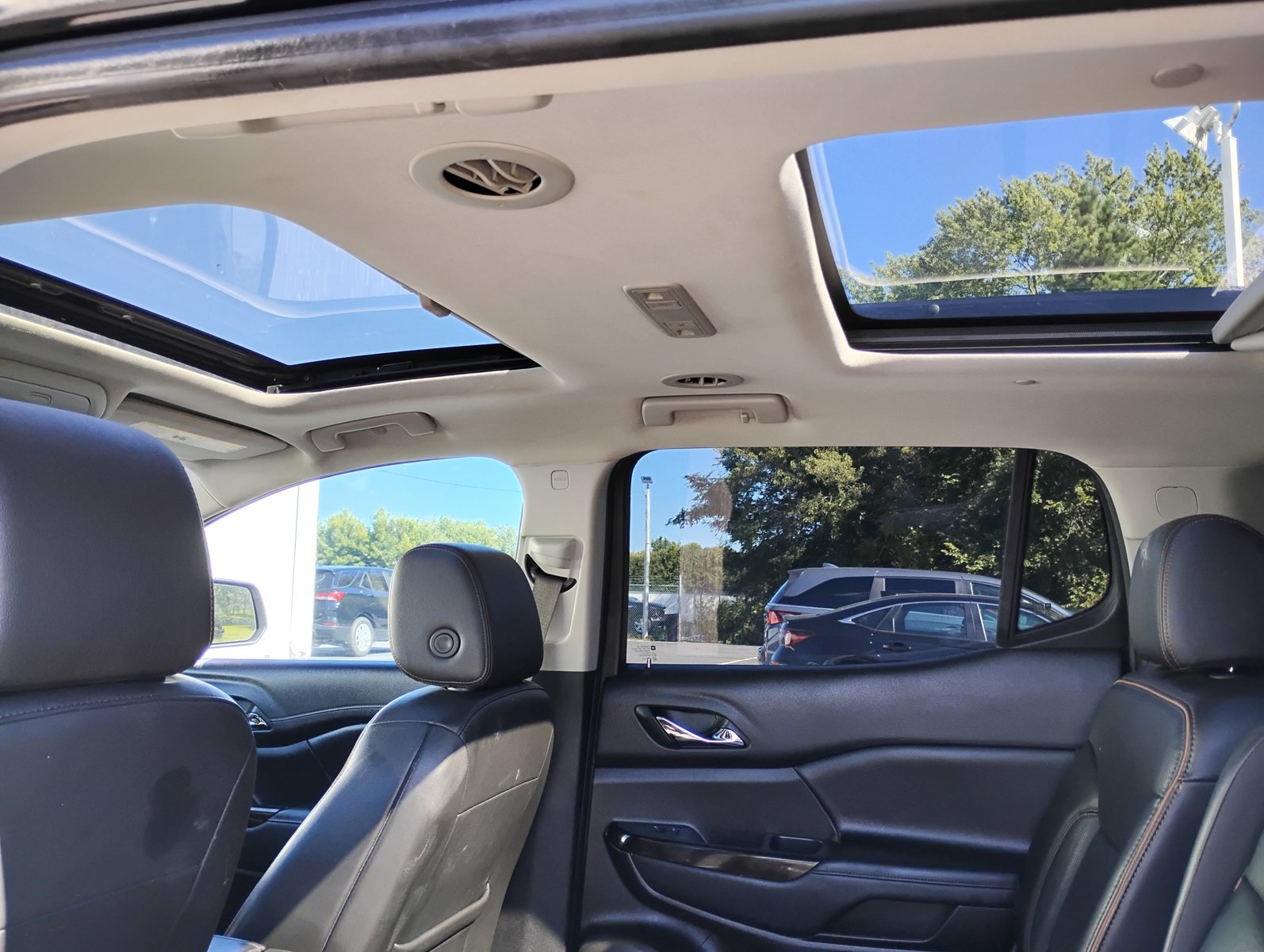 Used 2021 GMC Acadia AT4 w/ Technology Package AWD/4WD image 27