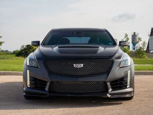 Used 2019 Cadillac CTS V w/ Luxury Package RWD image 2