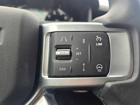 Used 2025 Land Rover Discovery S AWD/4WD image 33