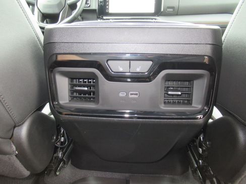 Used 2024 GMC Sierra 1500 AT4 AWD/4WD image 33
