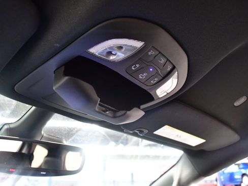 Used 2025 Chrysler Pacifica Select FWD image 32