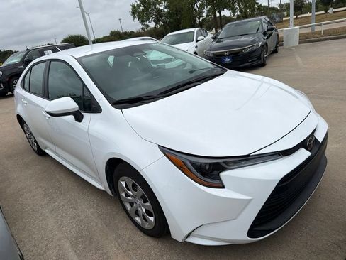 Used 2026 Toyota Corolla LE FWD image 6