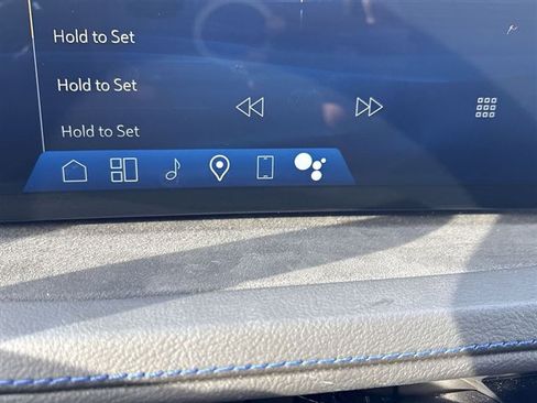 Used 2025 Cadillac XT4 Sport image 14