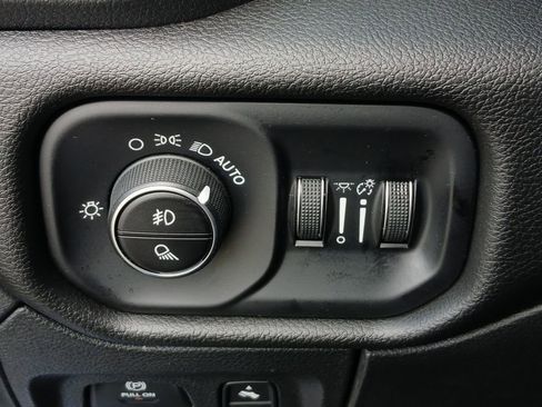 Used 2024 RAM 1500 Laramie image 12