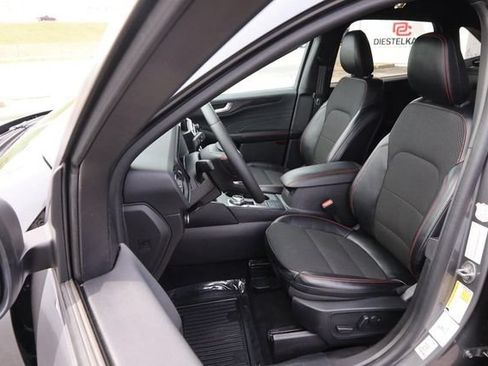 Used 2024 Ford Escape ST-Line w/ Cold Weather Package FWD image 9