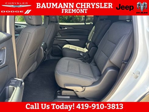 Used 2024 Chevrolet Traverse LT FWD image 25