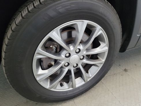Used 2020 Jeep Cherokee Latitude Plus AWD/4WD image 31