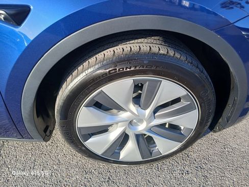 Used 2022 Tesla Model Y Long Range AWD/4WD image 32