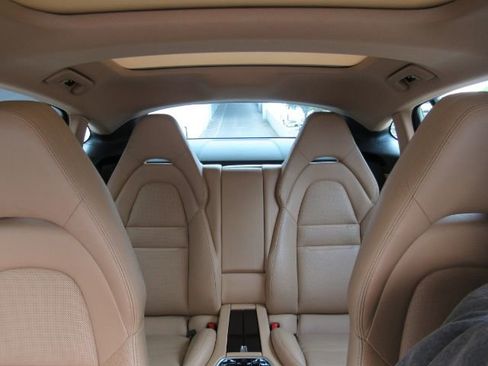 Used 2019 Porsche Panamera 4 image 34