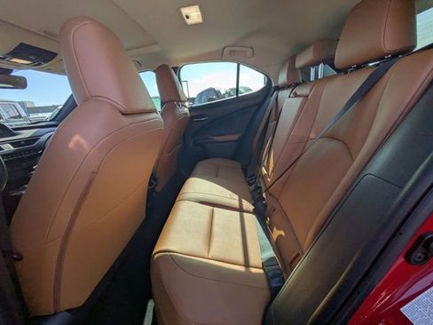 Used 2019 Lexus UX 200 w/ Premium Package image 11