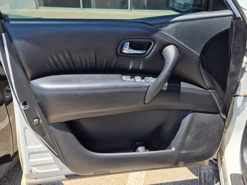 Used 2021 Nissan Armada SV AWD/4WD image 9