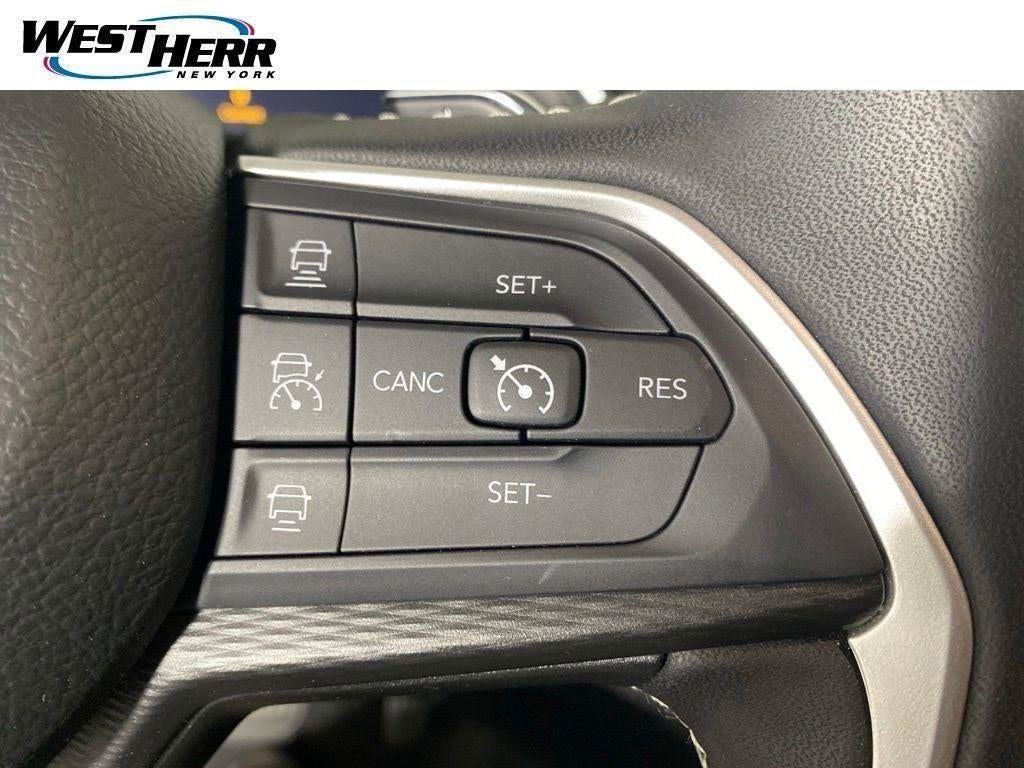 Used 2024 Jeep Grand Cherokee L Laredo AWD/4WD image 11