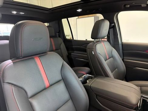 Used 2025 Chevrolet Traverse RS w/ LPO, Floor Liner Package AWD/4WD image 42
