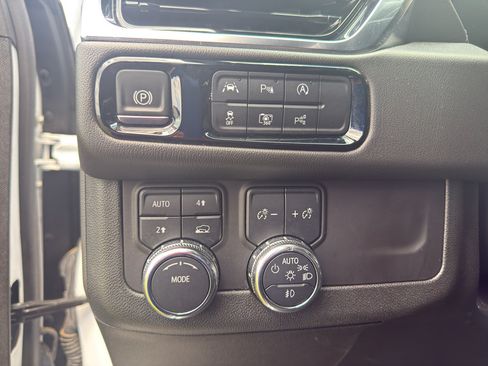 Used 2025 GMC Yukon XL Denali AWD/4WD image 63