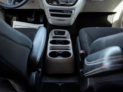 Used 2023 Chrysler Voyager LX FWD image 23