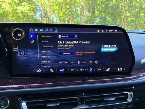Used 2024 Chevrolet Traverse Z71 AWD/4WD image 29