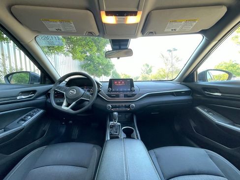 Used 2024 Nissan Altima 2.5 SV FWD image 30