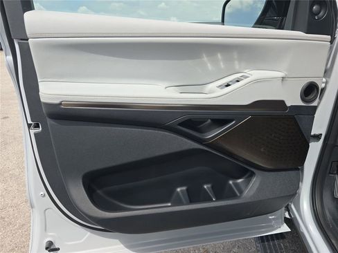 New 2026 Lincoln Navigator L Black Label AWD/4WD image 15