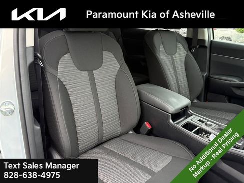 New 2026 Kia Sorento LX FWD image 17