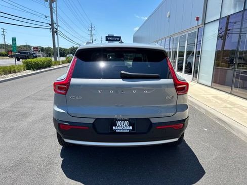 Used 2025 Volvo XC40 B5 Plus AWD/4WD image 4