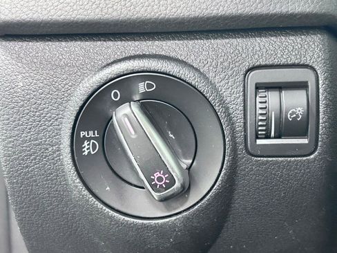 Used 2015 Volkswagen Tiguan SE image 7