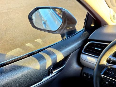 Used 2020 Toyota Camry XLE w/ Navigation Package image 15