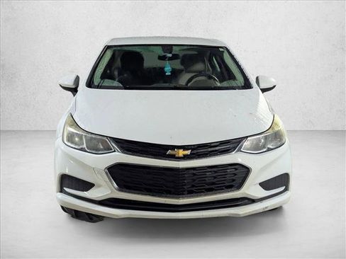 Used 2018 Chevrolet Cruze LS image 2