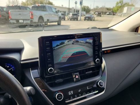 Used 2022 Toyota Corolla LE FWD image 22
