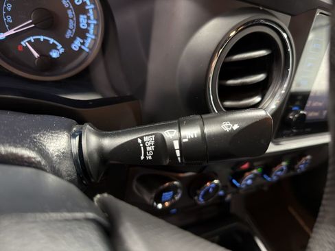 Used 2019 Toyota Tacoma TRD Sport w/ Technology Package image 28