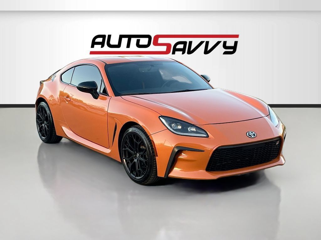 Used 2023 Toyota GR86 10th Anniversary SE RWD image 1
