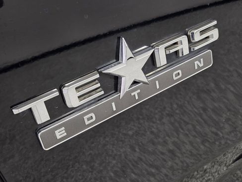 Used 2022 Chevrolet Tahoe LT w/ Luxury Package RWD image 11