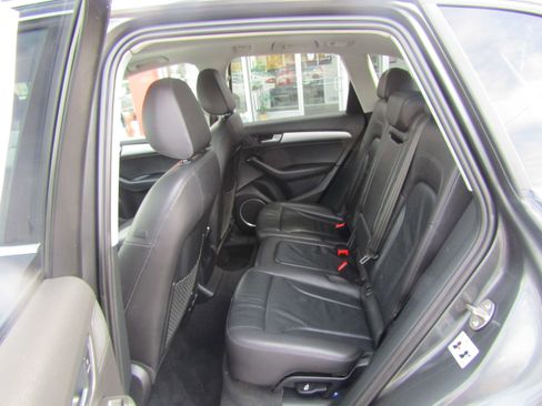 Used 2017 Audi Q5 2.0T Premium Plus w/ Technology Package image 16