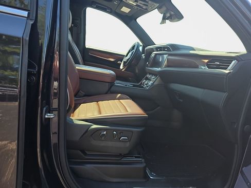 Used 2023 GMC Yukon Denali Ultimate AWD/4WD image 19